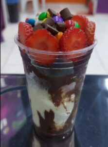 Açaí com Creme de Avelã e Confetes