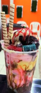 Copo de açaí montado por cliente no Cantinho Tropical